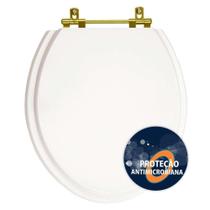 Assento Sanitario Antimicrobiano Convencional Oval Universal Branco com Ferragem Dourada Assento Sanitario Antimicrobiano Convencional Oval Universal Branco com Ferragem Dourada