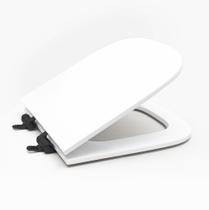 Assento Sanitário Poliéster para Louça Quadra/Unic/Axis (Deca) Slow Close Black Matte (Reb. Oculto) Branco