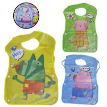 AVENTAL DE PLASTICO INFANTIL / BABADOR COM CATA MIGALHAS + tiras autocolantes ESTAMPAS SORTIDAS 40X28CM