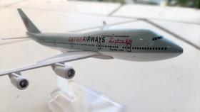Avião de Brinquedo Coleção Miniatura Metal Qatar B747