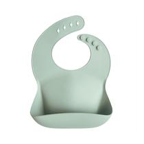Babador de Silicone para Bebê mushie Cambridge Blue Ajustável e Impermeável