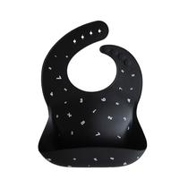 Babete de bebê de silicone Mushie ajustável à prova d'água preto Babete de bebê de silicone Mushie ajustável à prova d'água preto