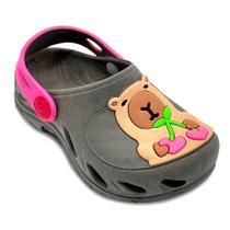 Babuche Infantil Plugt Ventor Baby Capivara Cinza Leve, Confortável e Impermeável para Meninas