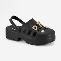 Babuche Moleca Tratorada Com Pins Preto