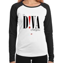 Baby Look Raglan A Diva Chegou Manga Longa - Foca na Moda Baby Look Raglan A Diva Chegou Manga Longa - Foca na Moda