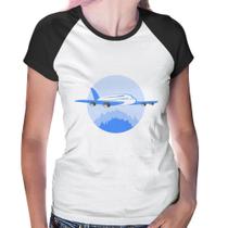 Baby Look Raglan Avião nas Montanhas - Foca na Moda
