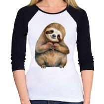 Baby Look Raglan Bicho Preguiça Coração Manga 3/4 - Foca na Moda Baby Look Raglan Bicho Preguiça Coração Manga 3/4 - Foca na Moda