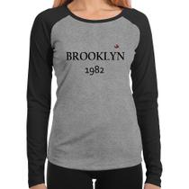 Baby Look Raglan Brooklyn 1982 Manga Longa - Foca na Moda