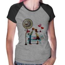 Baby Look Raglan Casal Namorados Beijando - Foca na Moda