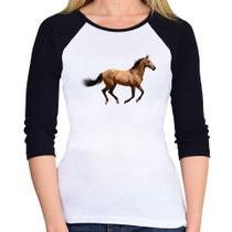 Baby Look Raglan Cavalo Correndo Manga 3/4 - Foca na Moda Baby Look Raglan Cavalo Correndo Manga 3/4 - Foca na Moda