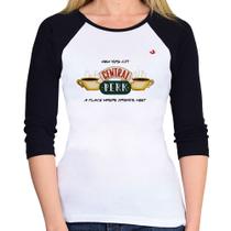 Baby Look Raglan Central Perk Manga 3/4 - Foca na Moda Baby Look Raglan Central Perk Manga 3/4 - Foca na Moda