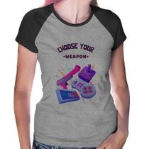 Baby Look Raglan Choose your weapon - Foca na Moda Baby Look Raglan Choose your weapon - Foca na Moda