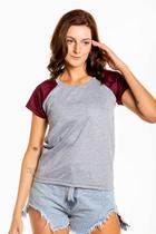 Baby Look Raglan Cinza Mescla com Manga Marsala 100% Poliéster - Estilo e Conforto Baby Look Raglan Cinza Mescla com Manga Marsala 100% Poliéster - Estilo e Conforto