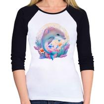 Baby Look Raglan Golfinho Fofo Manga 3/4 - Foca na Moda