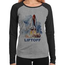 Baby Look Raglan Liftoff: Lançamento do Ônibus Espacial Manga Longa - Foca na Moda Baby Look Raglan Liftoff: Lançamento do Ônibus Espacial Manga Longa - Foca na Moda