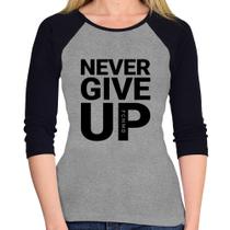 Baby Look Raglan Never give up Manga 3/4 - Foca na Moda