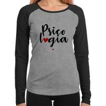 Baby Look Raglan Psicologia por amor Manga Longa - Foca na Moda Baby Look Raglan Psicologia por amor Manga Longa - Foca na Moda