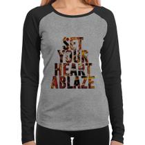 Baby Look Raglan Set your heart ablaze Manga Longa - Foca na Moda Baby Look Raglan Set your heart ablaze Manga Longa - Foca na Moda