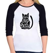 Baby Look Raglan Time spend with cats is never wasted Manga 3/4 - Foca na Moda Baby Look Raglan Time spend with cats is never wasted Manga 3/4 - Foca na Moda