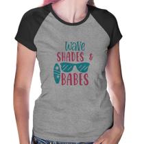 Baby Look Raglan Wave Shades e Babes - Foca na Moda Baby Look Raglan Wave Shades e Babes - Foca na Moda