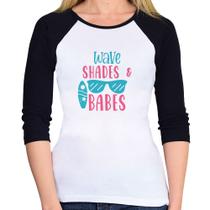 Baby Look Raglan Wave Shades e Babes Manga 3/4 - Foca na Moda Baby Look Raglan Wave Shades e Babes Manga 3/4 - Foca na Moda
