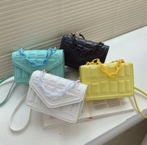 Bag com corrente de plástico estilosa