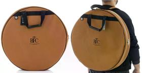 Bag de Pratos BFC Brazilian Finest Cymbals Via Caramelo 24 em Eco Couro com alça de mochila Bag de Pratos BFC Brazilian Finest Cymbals Via Caramelo 24 em Eco Couro com alça de mochila