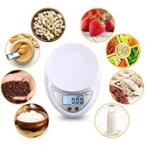 Balança Digital de Cozinha 5kg com Vasilha Transparente Removível Precisão 1g e Pilha Inclusa Branca Balança Digital de Cozinha 5kg com Vasilha Transparente Removível Precisão 1g e Pilha Inclusa Branca