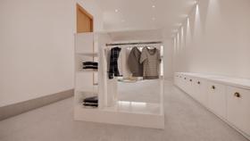 Balcão Expositor Arara Central com Cabideiro e Nichos para Loja G2 Cor Branco Cód 411