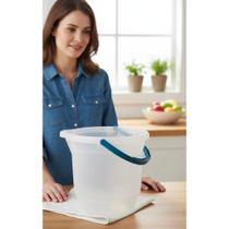 Balde 15L Transparente Bico Medidor Alça Anatômica Balde 15L Transparente Bico Medidor Alça Anatômica