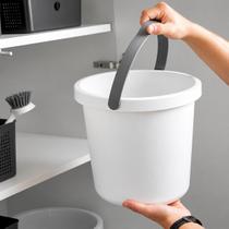 Balde Flow 8,5l Com Bico E Pegada Anatômica - Branco Balde Flow 8,5l Com Bico E Pegada Anatômica - Branco