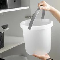Balde Flow Ou 8,5 Litros com Bico Direcionador e Pega Anatômica - Balde Flow Ou 8,5 Litros com Bico Direcionador e Pega Anatômica -