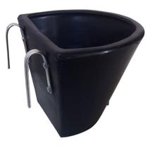 Balde Pendular 10 Litros com Suporte Abecel Cocho Alimentador em Polietileno Balde Pendular 10 Litros com Suporte Abecel Cocho Alimentador em Polietileno