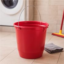 Balde Plástico 8 Litros com Bico Direcionador e Alça de Ferro Reforçado Vermelho