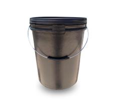 Balde Plástico Reciclado 18 Litros Preto com Alça Metálica e Tampa de Segurança