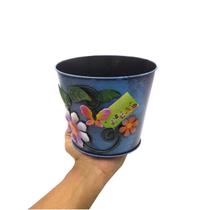 Balde Vaso Enfeite de Ferro Jardim Quintal Varanda Flor Borboleta Azul (BALDE-17) Balde Vaso Enfeite de Ferro Jardim Quintal Varanda Flor Borboleta Azul (BALDE-17)
