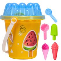 Baldinho de Praia Infantil com Moldes de Sorvete Brincando na Areia - Castela Baldinho de Praia Infantil com Moldes de Sorvete Brincando na Areia - Castela