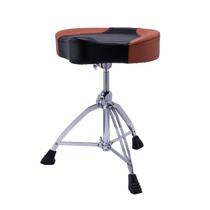 Banco Mapex T855 Selim Marrom e Preto com Eixo Rosqueado Tripé de Ferragem Dupla e Pés de Borracha Antiderrapante Banco Mapex T855 Selim Marrom e Preto com Eixo Rosqueado Tripé de Ferragem Dupla e Pés de Borracha Antiderrapante