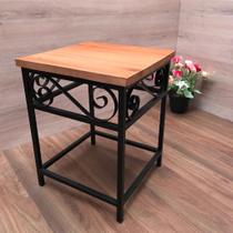 Banco Quadrado Rococó Ferro e Madeira Banco Quadrado Rococó Ferro e Madeira