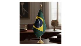 Bandeira de mesa do brasil dupla face (oficial) com base em madeira