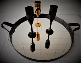 Bandeja Adnet Espelhada Redonda 50cm Marrom c/ Alça Preta Grande Bandeja Adnet Espelhada Redonda 50cm Marrom c/ Alça Preta Grande