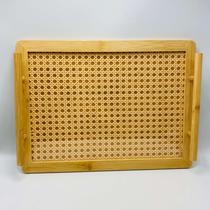 Bandeja com Alça e fundo em Trelica e Bambu - 39cm X 29xm X 5xm