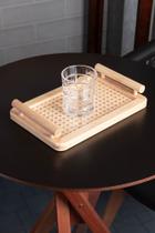 Bandeja Com Alça E Fundo Treliça 30x20cm De Bambu Decorativo