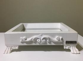 Bandeja em madeira Branco aplicação fundo com espelho pés de resina Branco P Tam 14cmX14cm Donalice - Donalice Decor