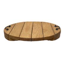 Bandeja em madeira redonda com alcas em metal