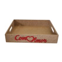 Bandeja para presente com aplique com amor vermelho 35x30x6,5cm Bandeja para presente com aplique com amor vermelho 35x30x6,5cm