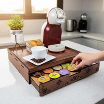 Bandeja porta cápsula de café Dolce Gusto Com Gaveta para 36 Capsulas cor Amadeirada Bandeja porta cápsula de café Dolce Gusto Com Gaveta para 36 Capsulas cor Amadeirada