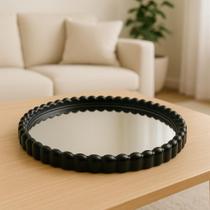 Bandeja Redonda Espelhada Decorativa com Borda Ondulada - Dourada ou Preta Bandeja Redonda Espelhada Decorativa com Borda Ondulada - Dourada ou Preta