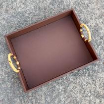 Bandeja Retangular C/Revestimento em material sintético C/ Alça em Bambu P 40X31X11cm