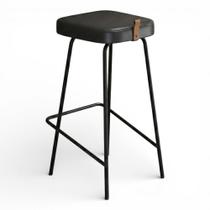Banqueta Alta Cozinha e Área Gourmet Vik Estofada material sintético Preto - Desk Design